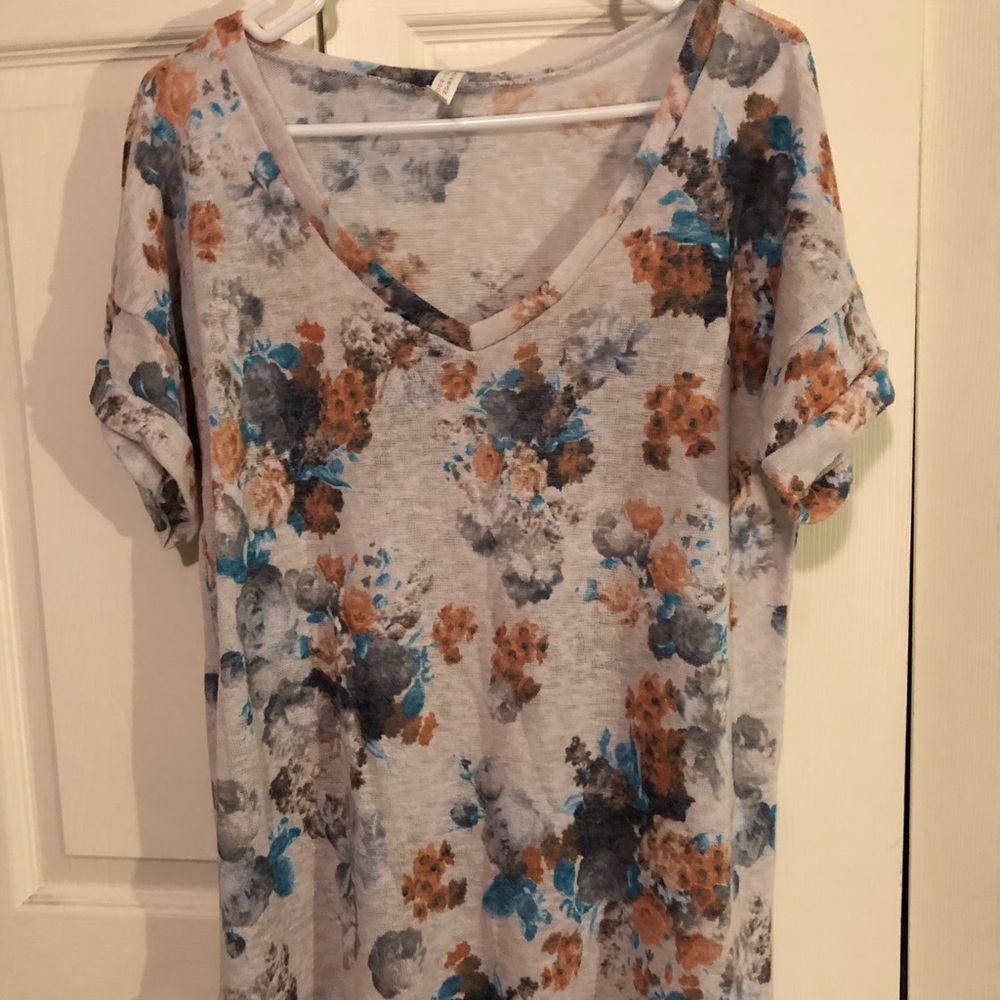 Gray Flower Top